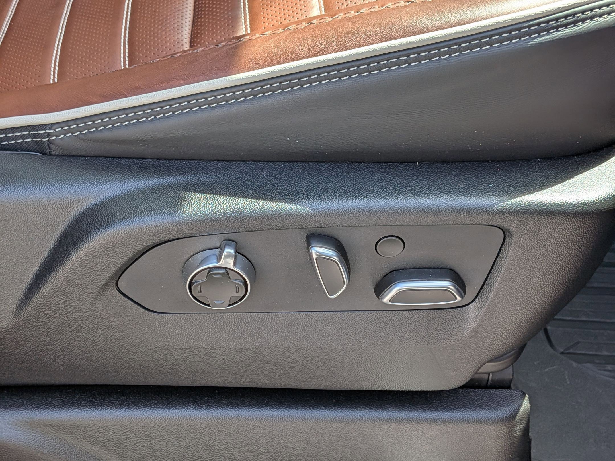 Used 2024 GMC Yukon Denali Ultimate image 43