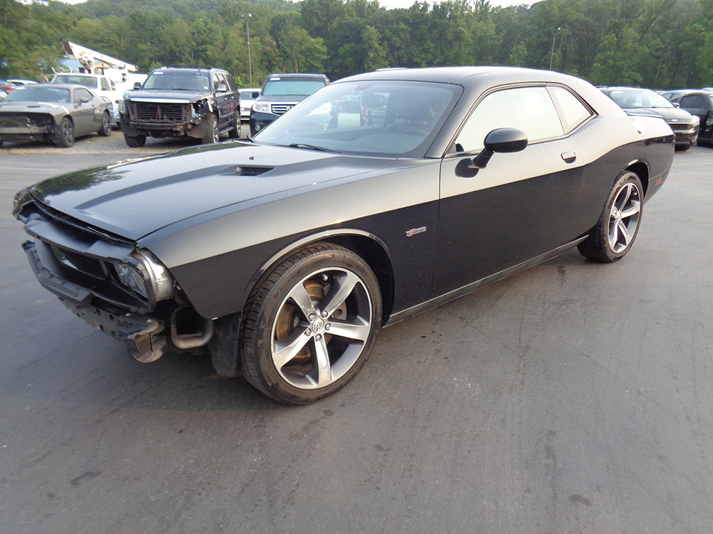 Used 2014 Dodge Challenger SXT image 1