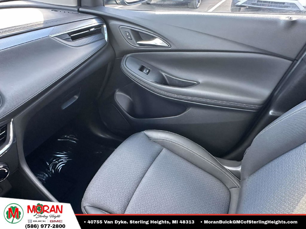 Certified 2025 Buick Encore GX Preferred w/ Comfort Package FWD image 28