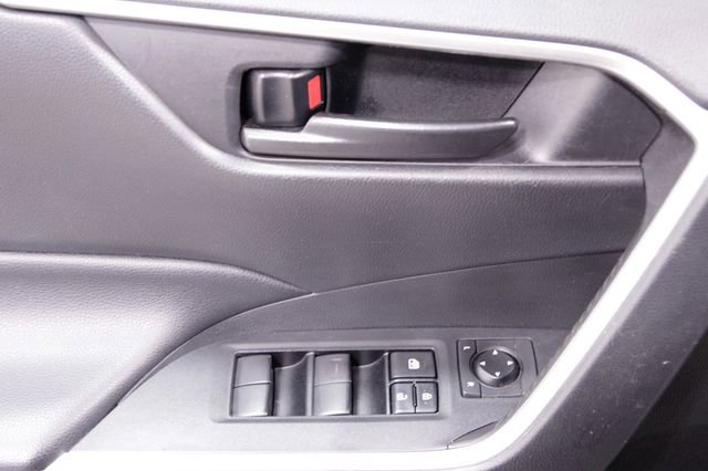 Used 2021 Toyota RAV4 LE AWD/4WD image 21