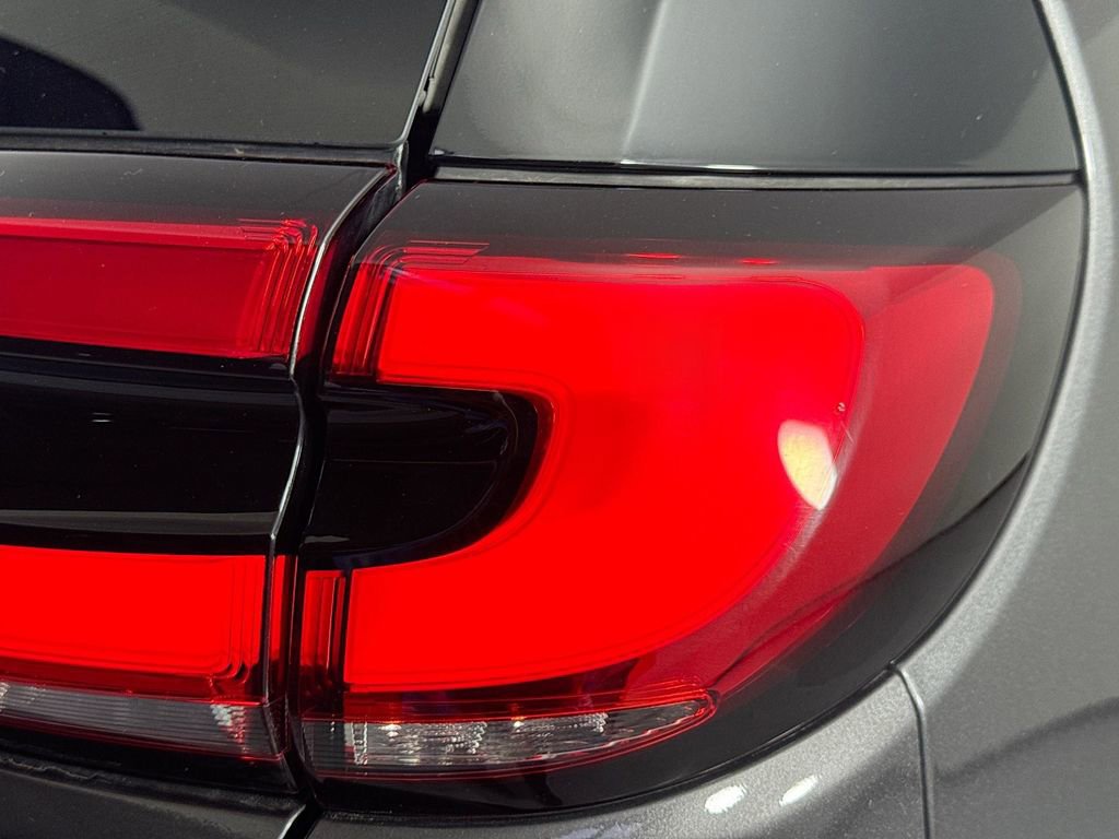 Used 2023 Chrysler Pacifica Touring-L image 33