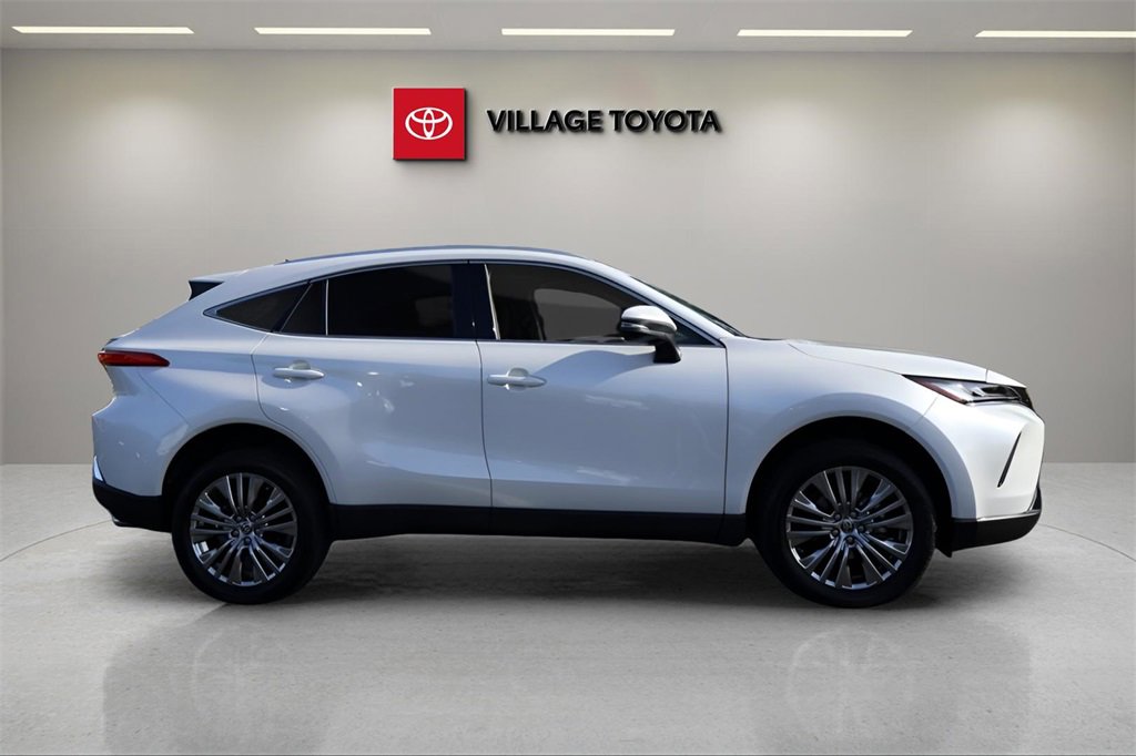 Certified 2024 Toyota Venza XLE image 6