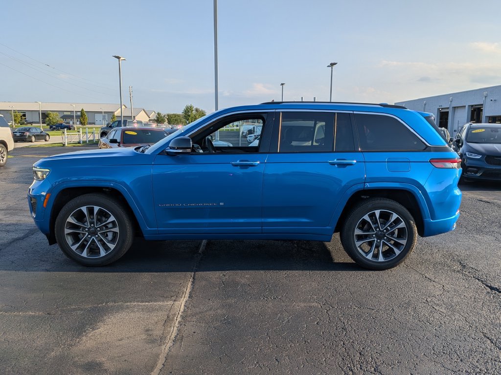 Certified 2023 Jeep Grand Cherokee Overland AWD/4WD image 5
