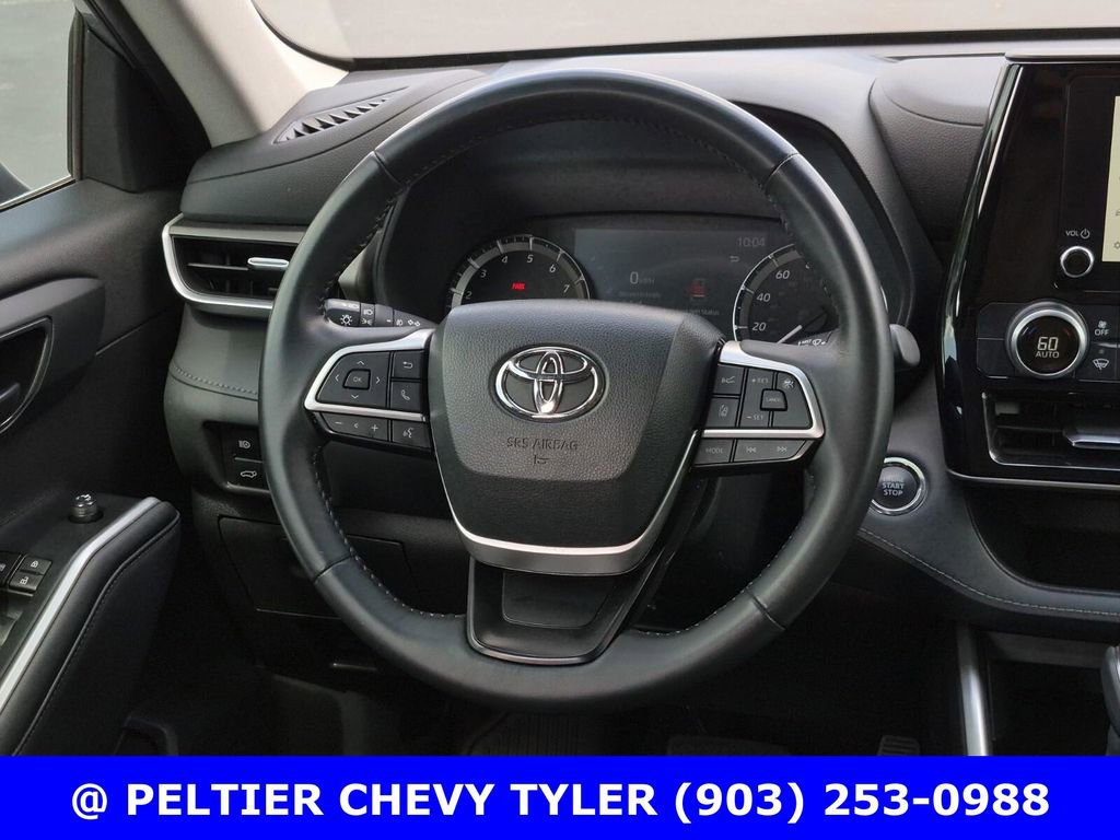 Used 2023 Toyota Highlander LE FWD image 37