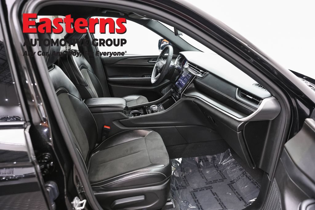 Used 2023 Jeep Grand Cherokee L Laredo AWD/4WD image 28