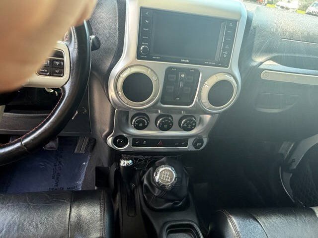 Used 2012 Jeep Wrangler Unlimited Sahara AWD/4WD image 9
