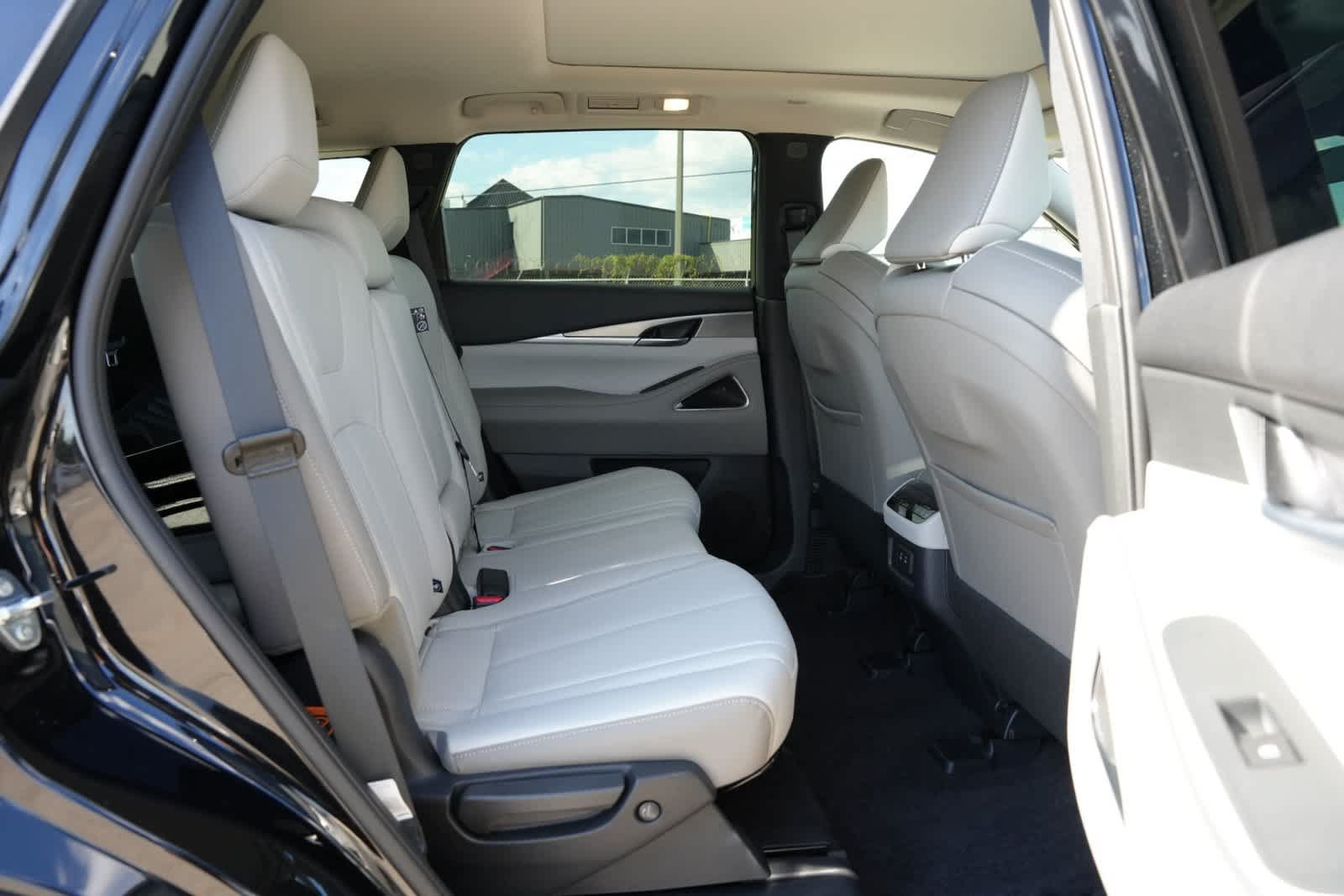 Certified 2027 INFINITI QX60 Luxe w/ Cargo Package FWD image 21