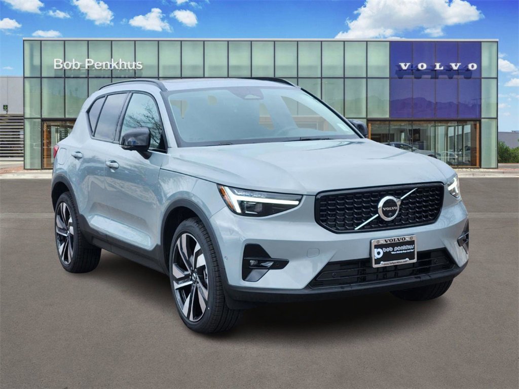 New 2025 Volvo XC40 B5 Ultra w/ Climate Package