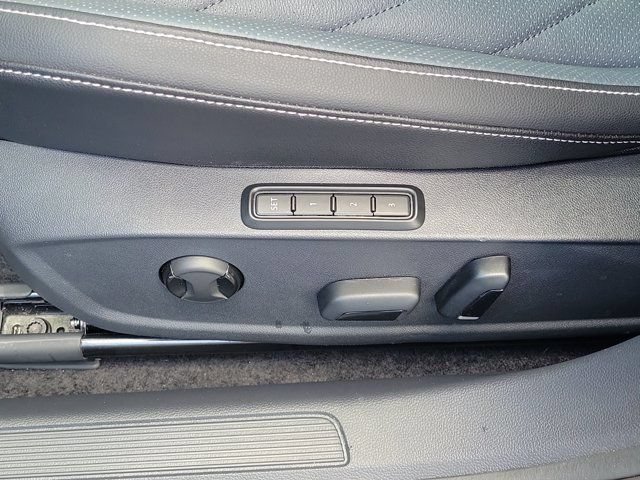 Certified 2025 Volkswagen Jetta SEL FWD image 18