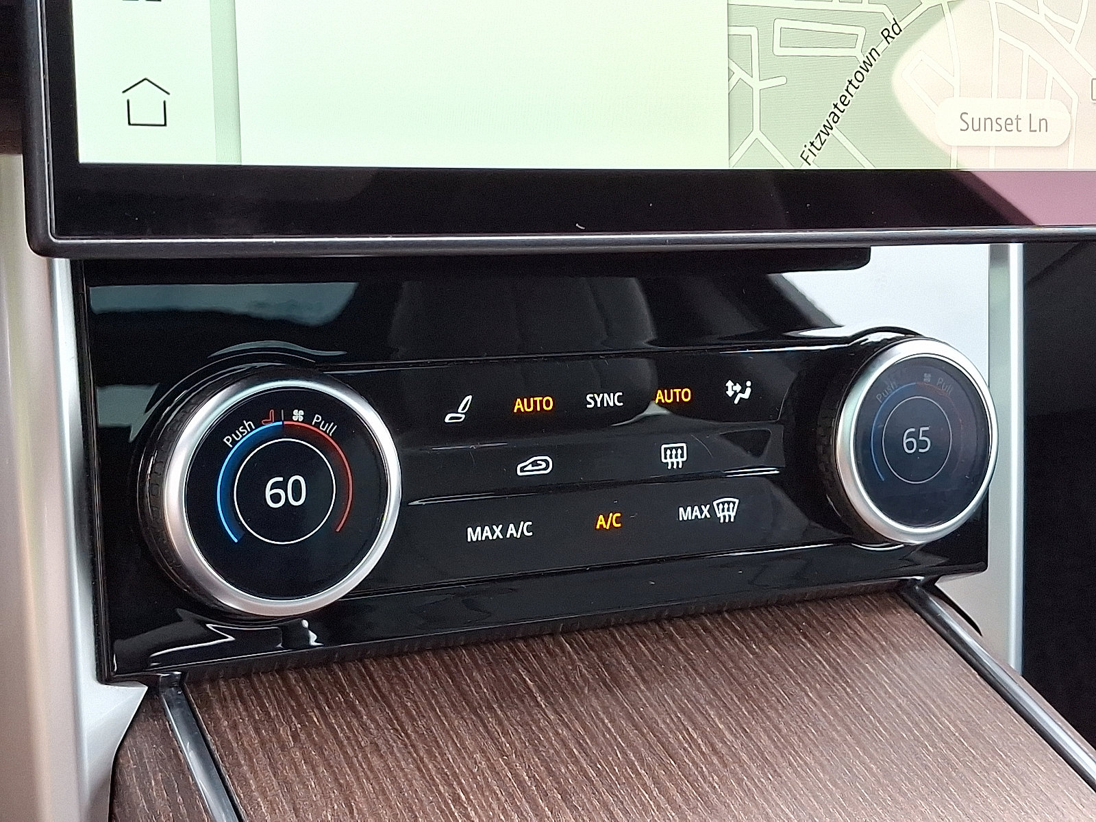 Certified 2023 Land Rover Range Rover SE image 16