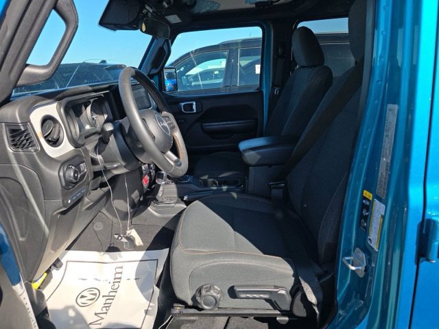 Used 2024 Jeep Wrangler Unlimited AWD/4WD image 9