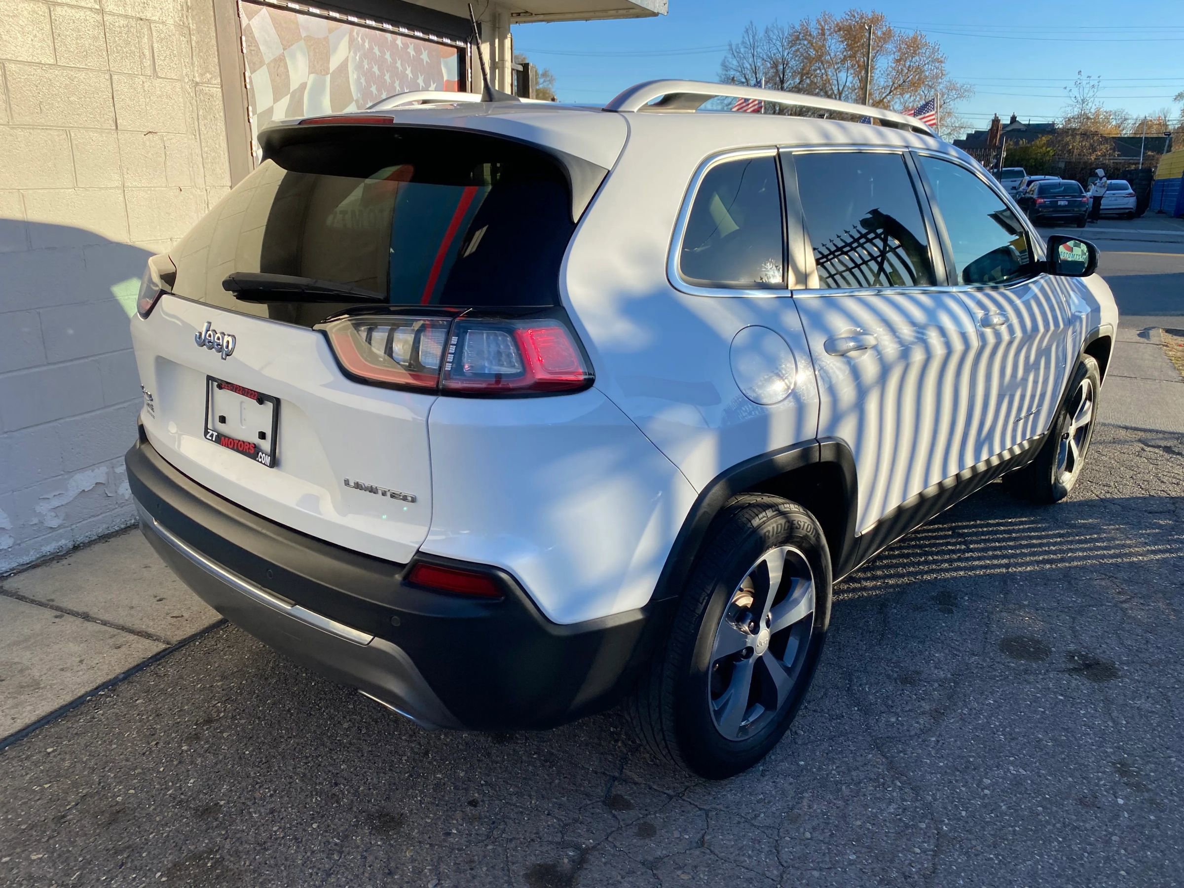 Used 2019 Jeep Cherokee Limited image 8