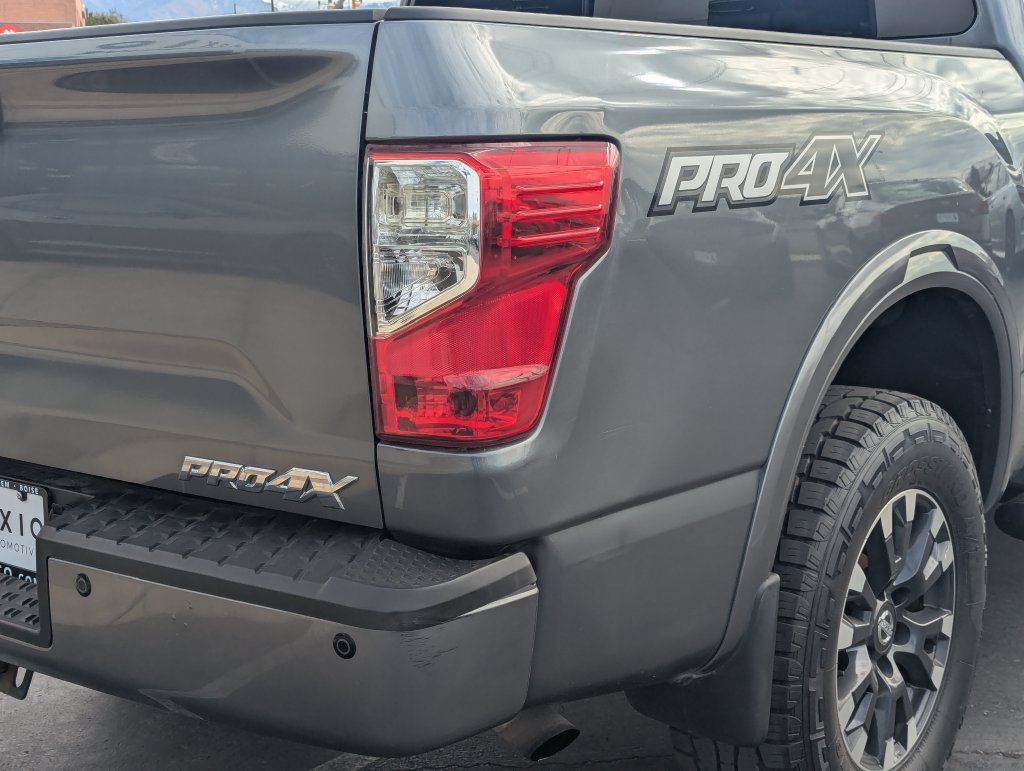 Used 2017 Nissan Titan PRO-4X AWD/4WD image 5