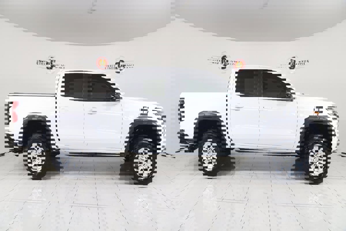 Used 2023 Chevrolet Colorado Z71 image 2