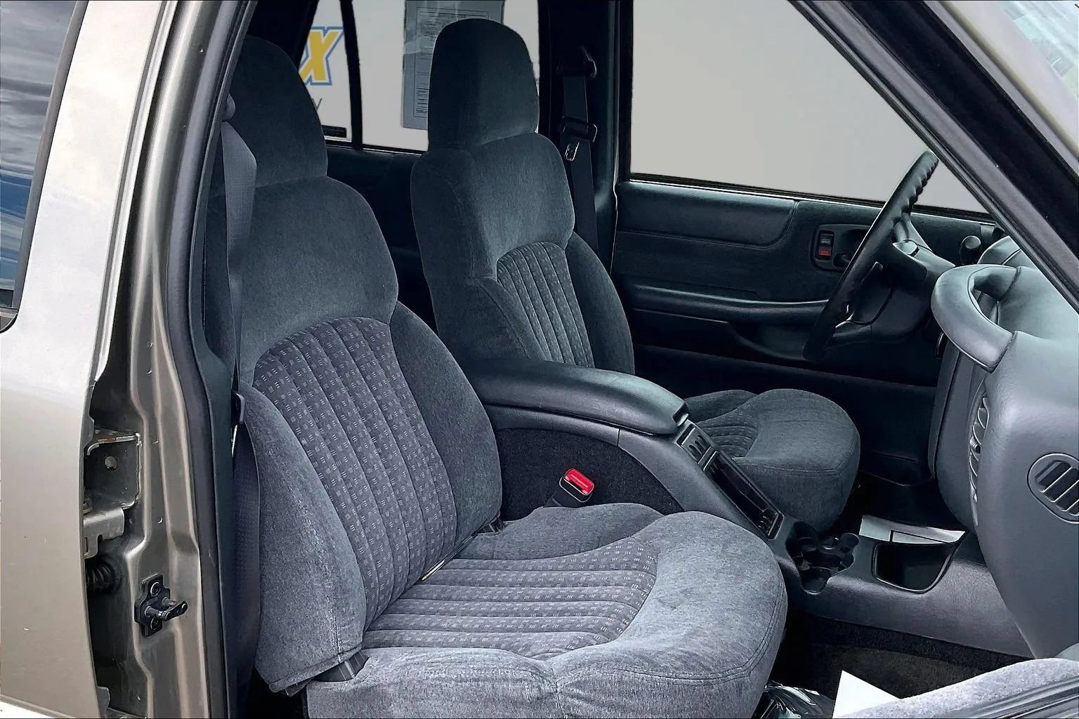 Used 2000 Chevrolet Blazer LS w/ LS Preferred Equipment Group AWD/4WD image 27