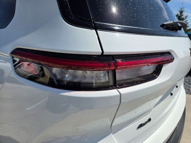 Used 2023 Jeep Grand Cherokee L Laredo image 13