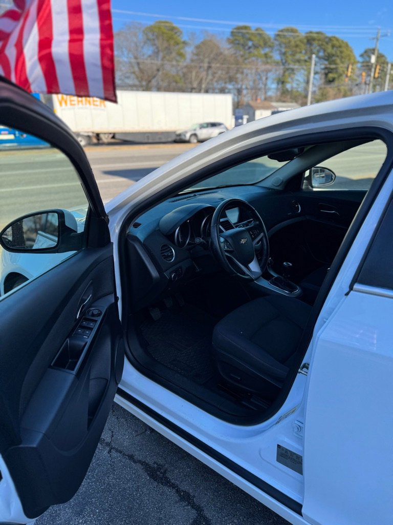 Used 2014 Chevrolet Cruze Eco image 6