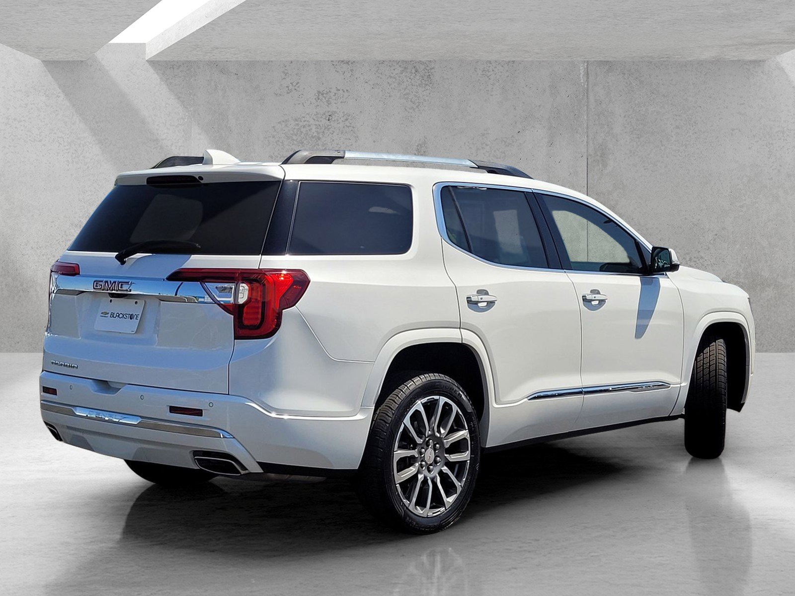 Used 2021 GMC Acadia Denali w/ Denali Technology Package FWD image 4