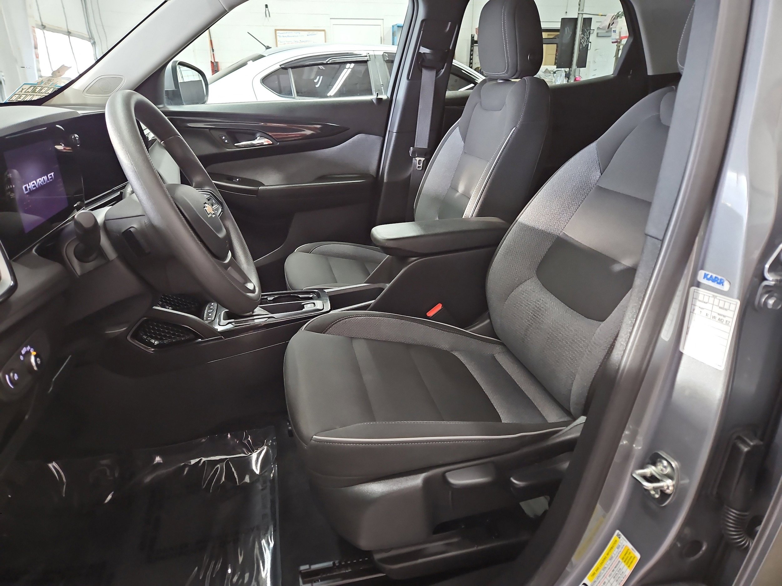 Used 2025 Chevrolet TrailBlazer LT AWD/4WD image 9