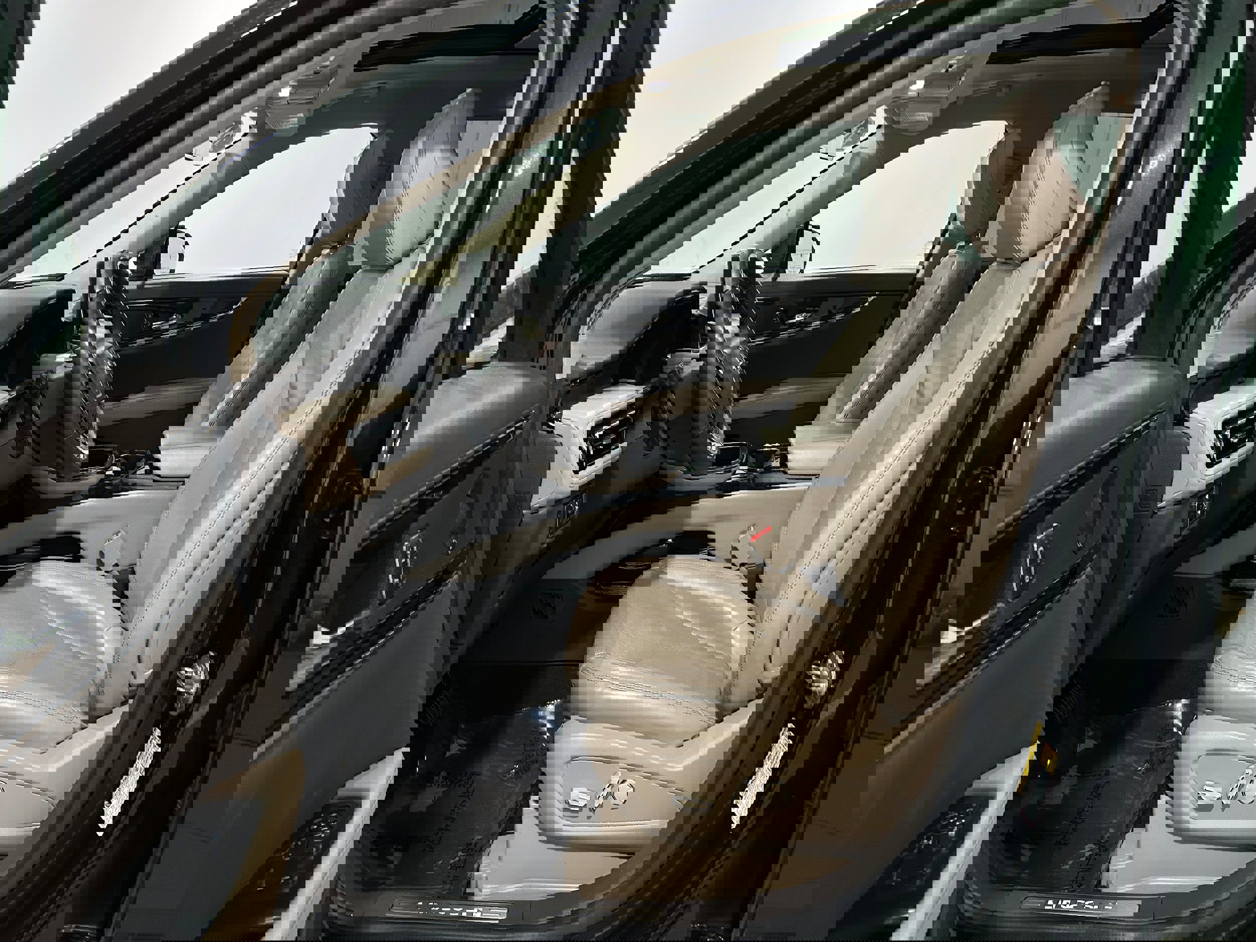 Used 2021 Lincoln Nautilus Reserve image 3