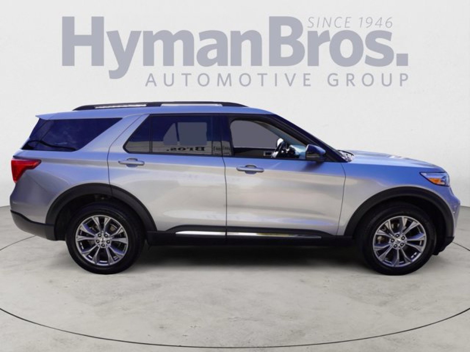 Used 2022 Ford Explorer XLT w/ Equipment Group 202A AWD/4WD image 4