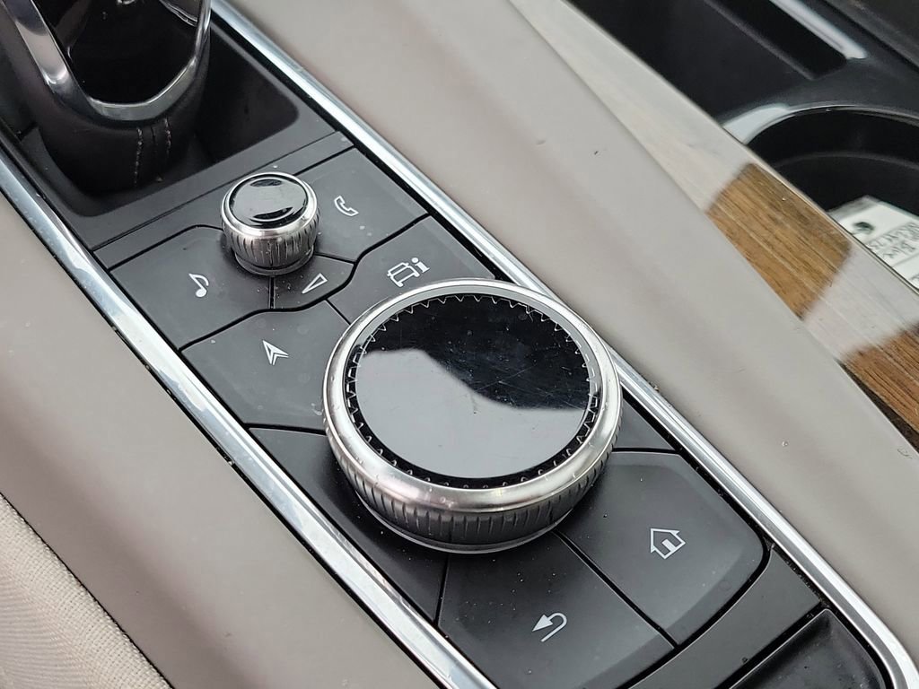 Certified 2022 Cadillac Escalade Premium Luxury Platinum image 36