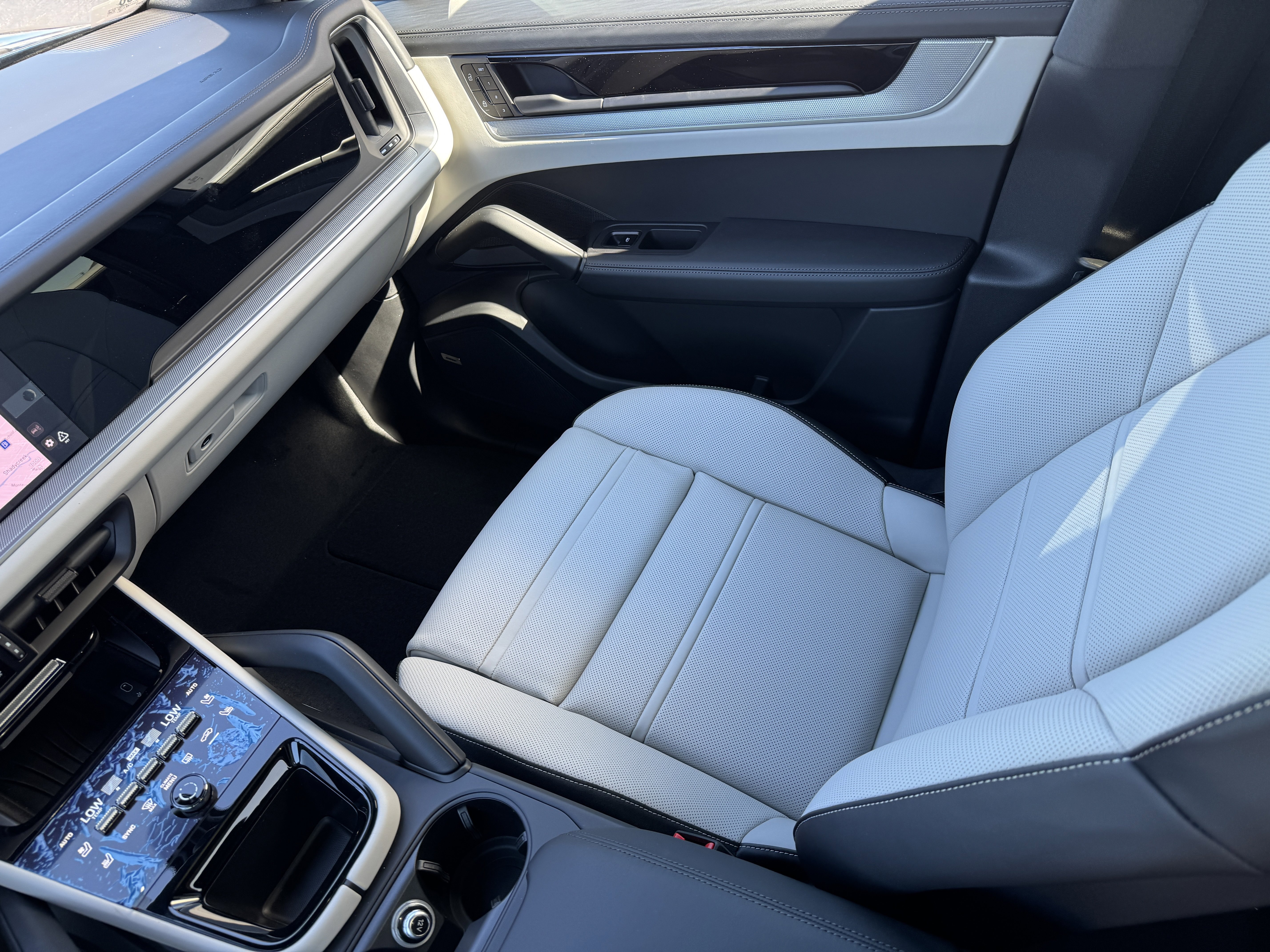 New 2026 Porsche Cayenne Coupe image 19