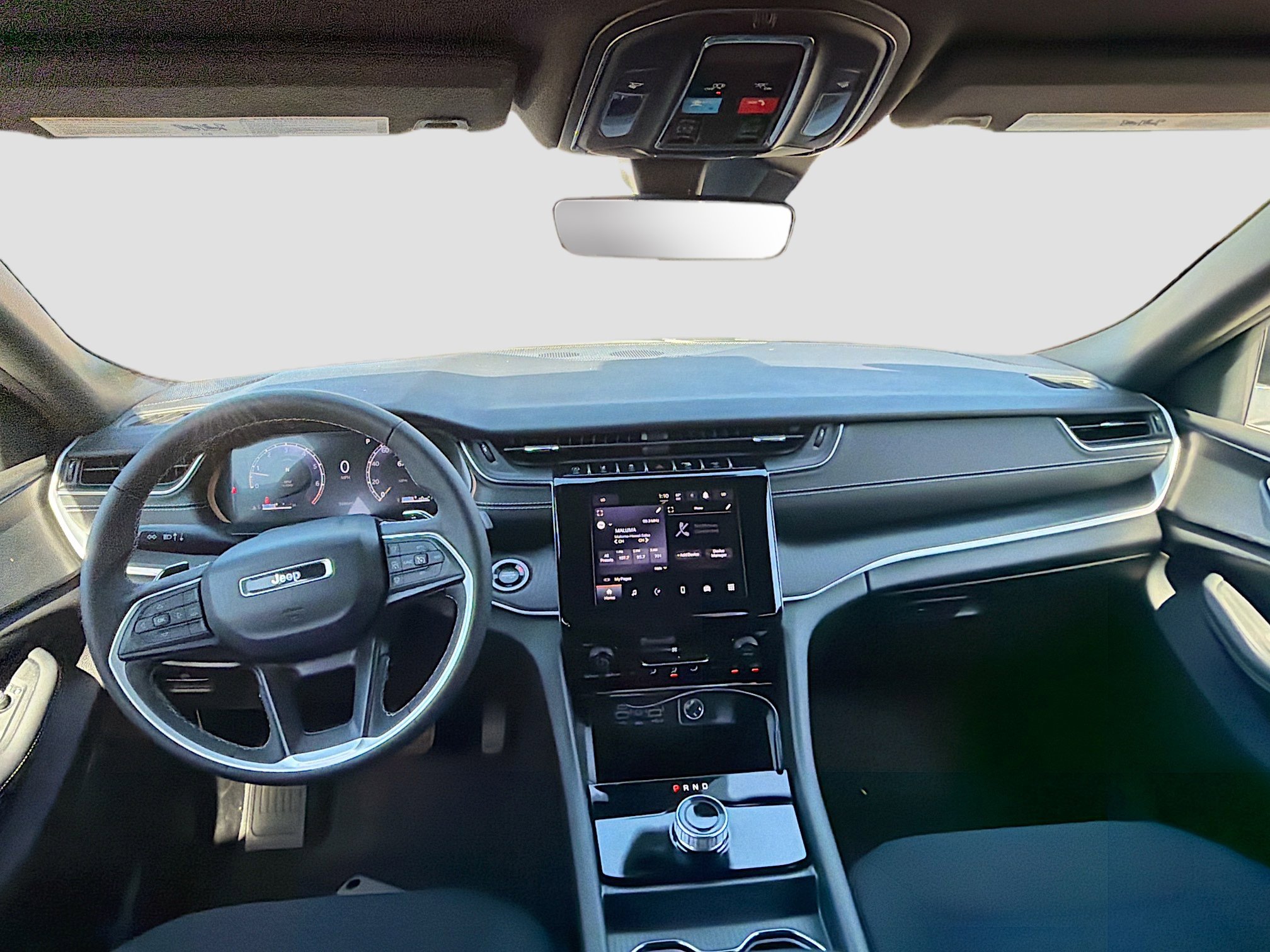 Used 2025 Jeep Grand Cherokee Laredo X image 15