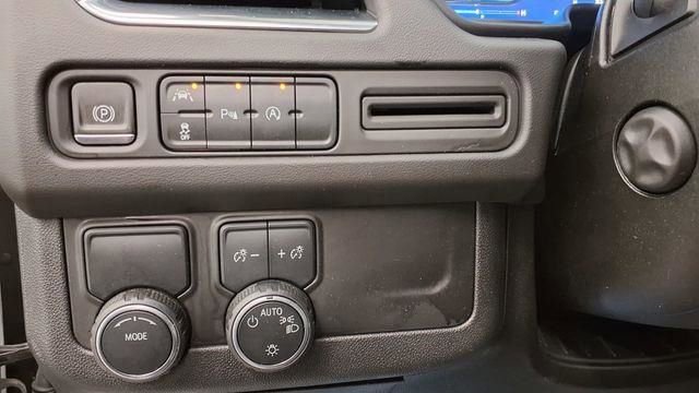 Used 2023 Chevrolet Suburban Premier image 37