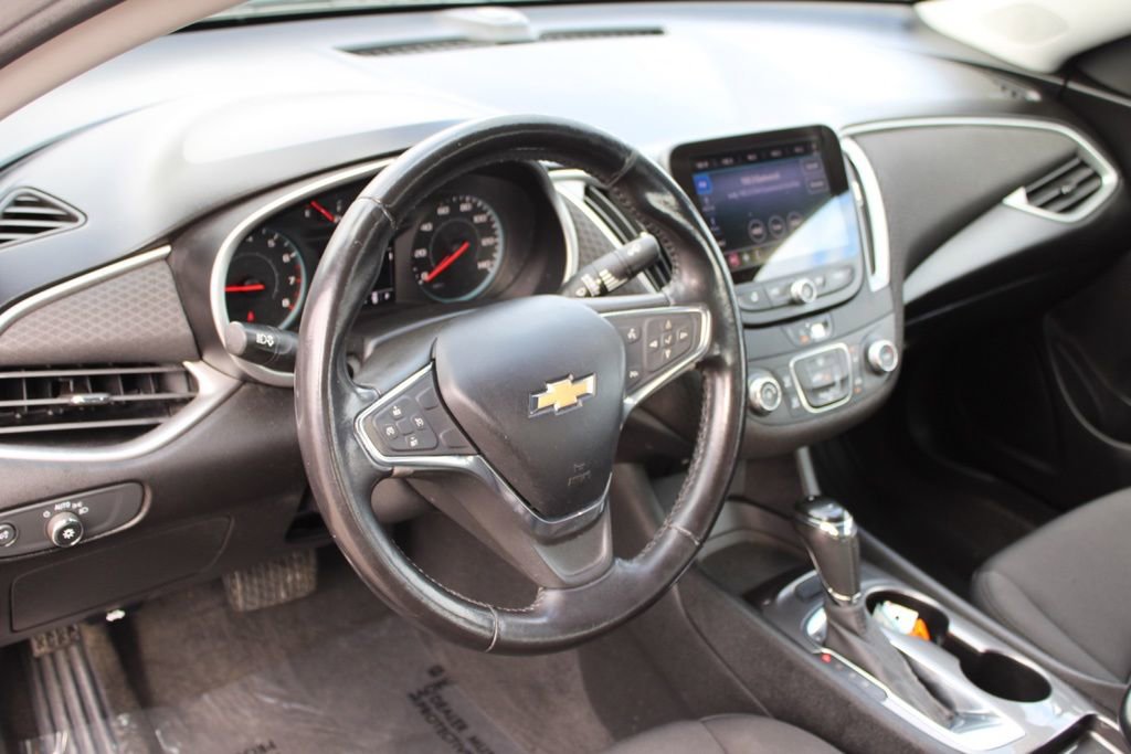 Used 2020 Chevrolet Malibu RS w/ LPO, Convenience Package 2 image 17