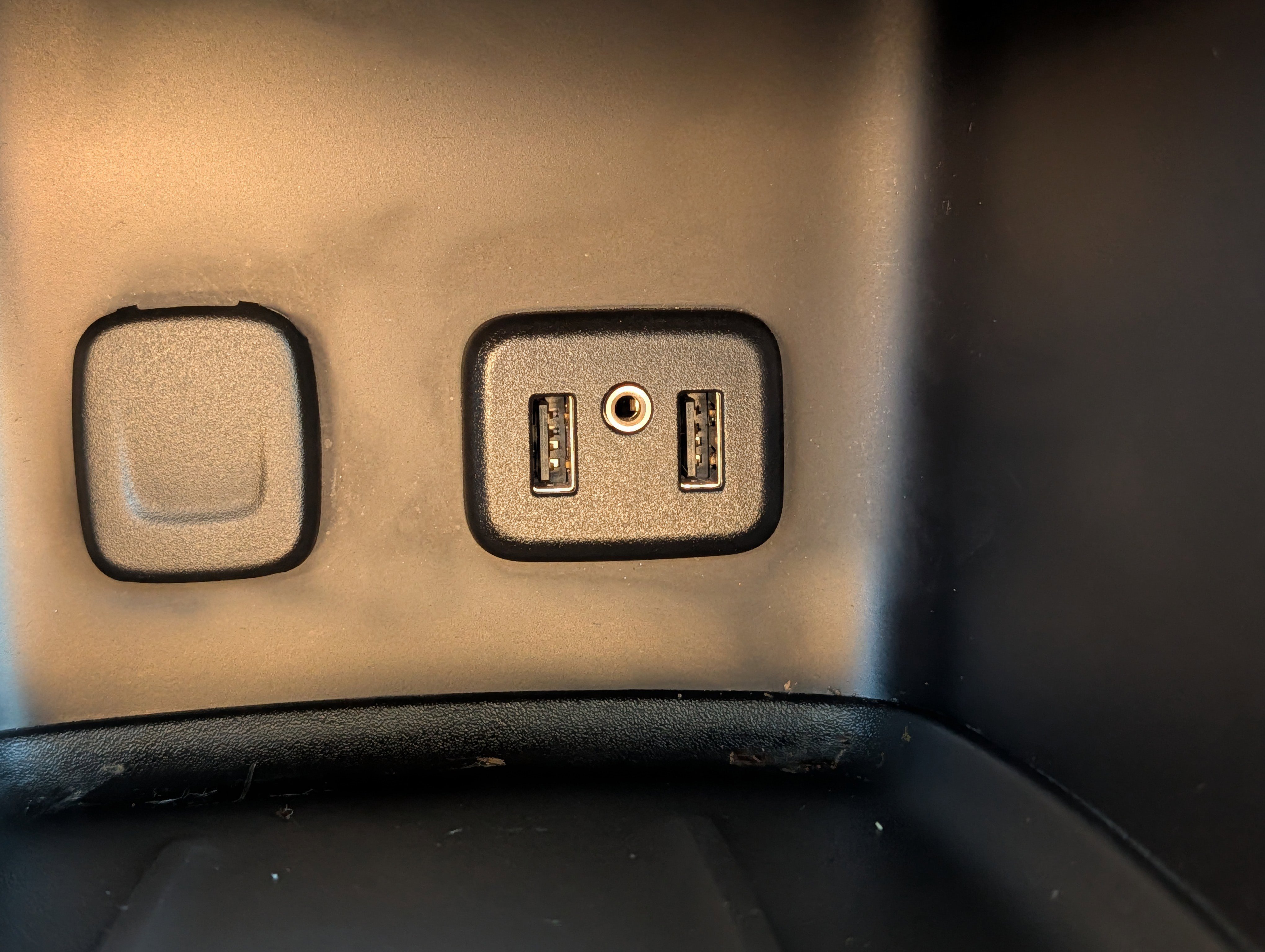 Used 2018 GMC Acadia SLT image 30