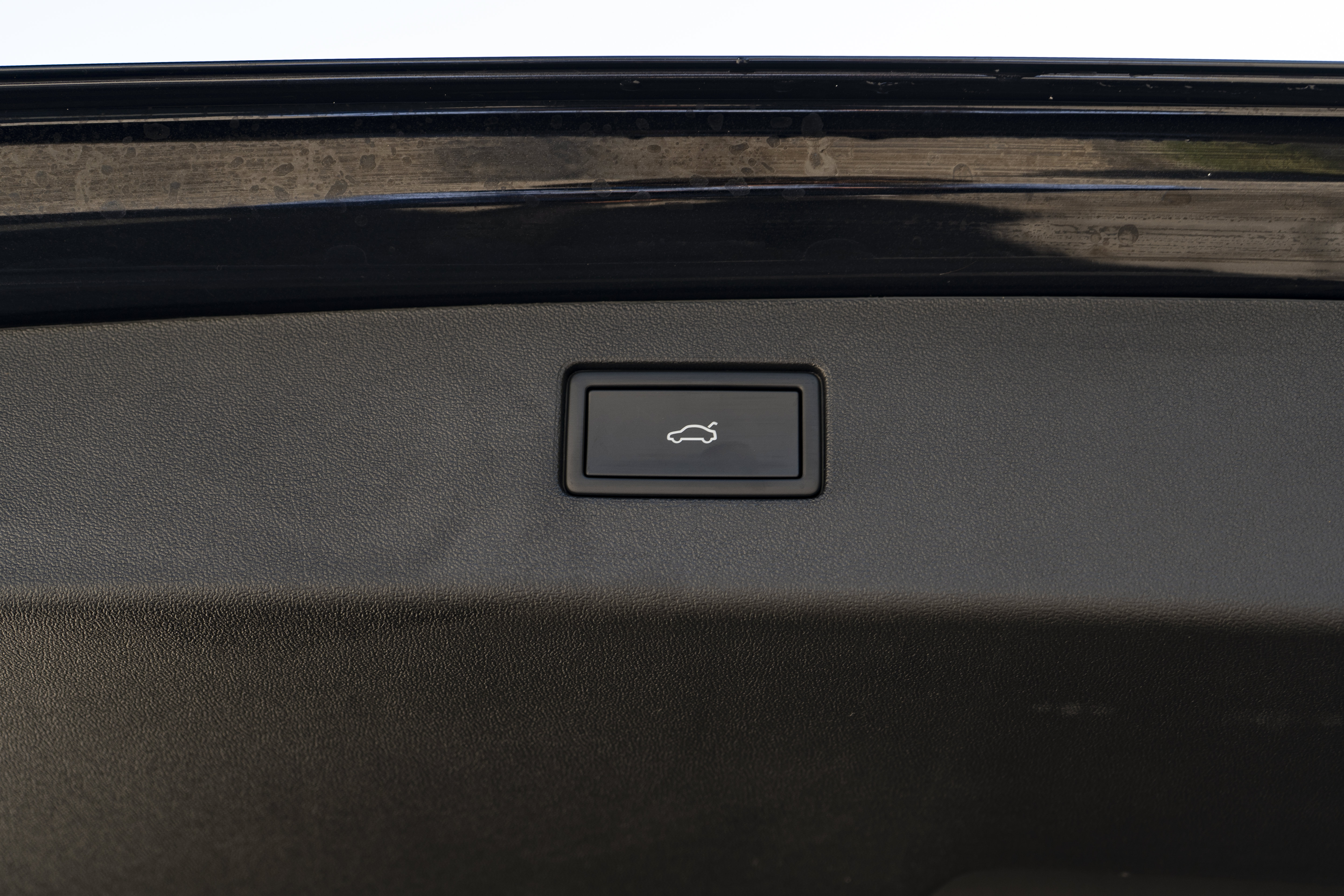 Certified 2026 Volkswagen Tiguan SE R-Line FWD image 38