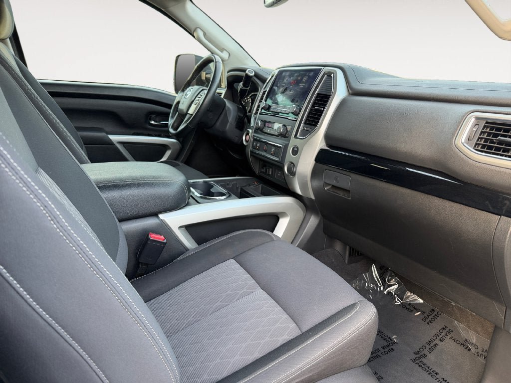 Used 2021 Nissan Titan SV w/ SV Convenience Package RWD image 27