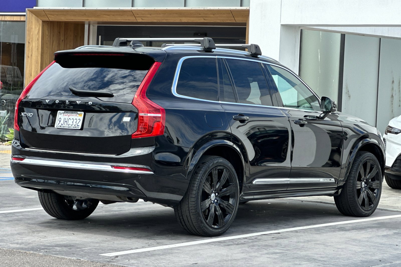Certified 2024 Volvo XC90 T8 Ultimate w/ Lounge Package image 4