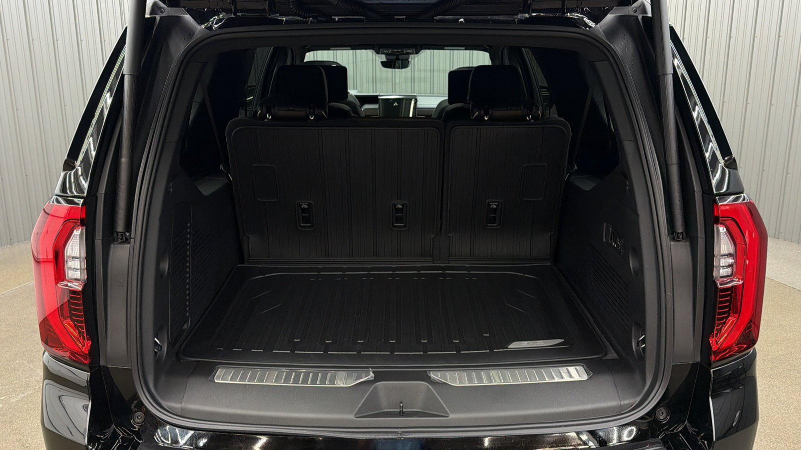 Used 2026 GMC Yukon XL Denali Ultimate w/ LPO, Floor Liner Package AWD/4WD image 13