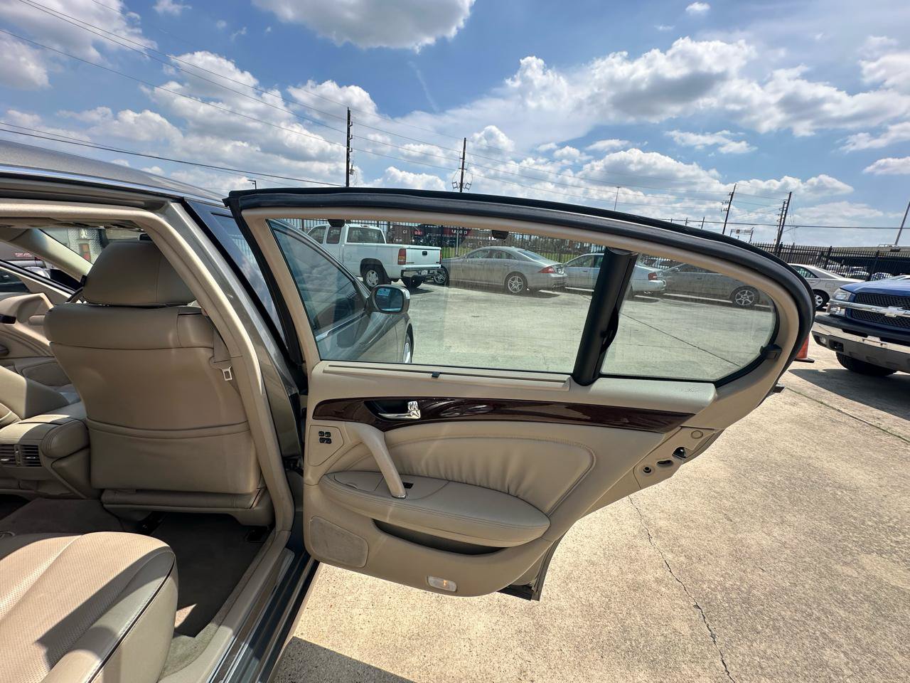 Used 2005 INFINITI Q45 w/ (P01) Premium Pkg RWD image 31
