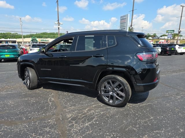 Used 2025 Jeep Compass Limited w/ Driver Assist Group I AWD/4WD image 4