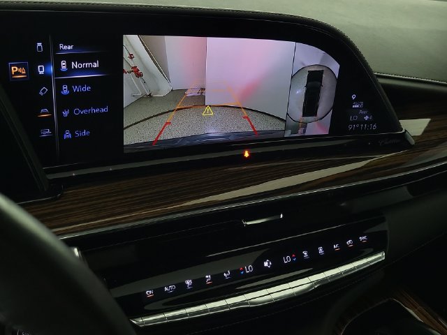 Used 2024 Cadillac Escalade Premium Luxury AWD/4WD image 30