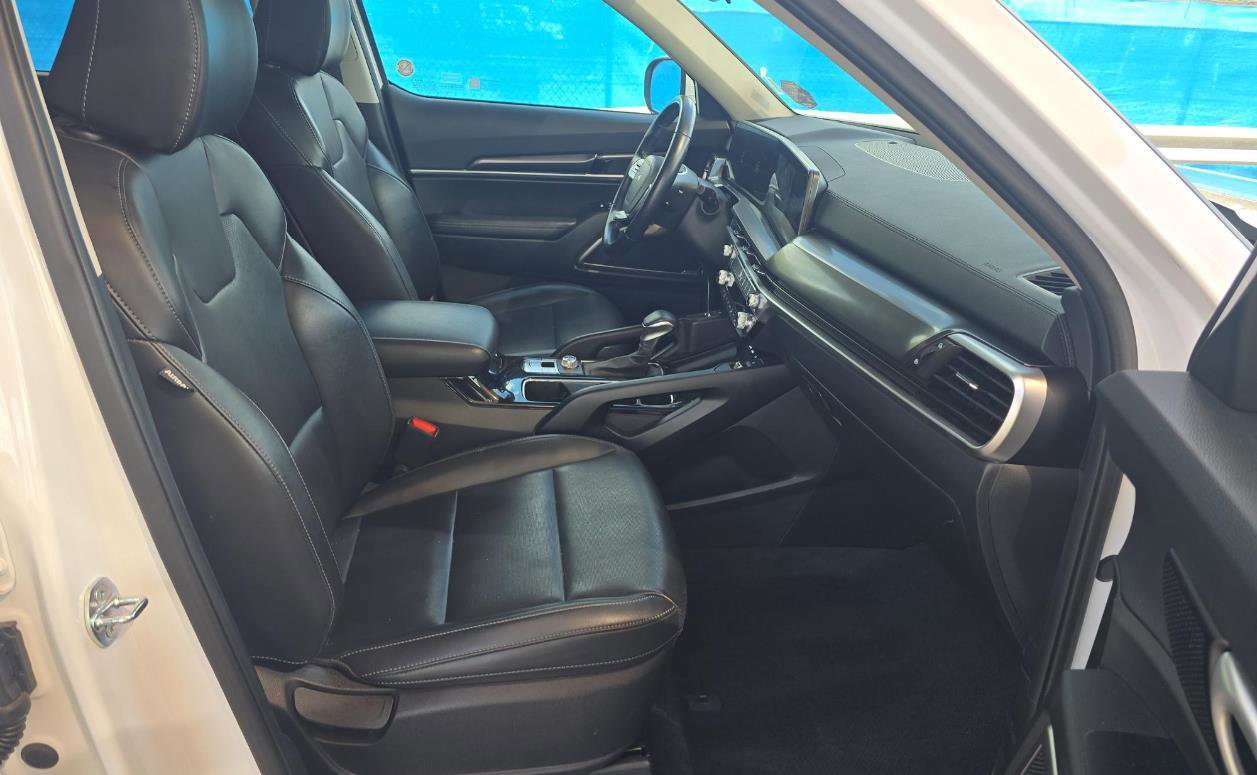 Used 2025 Kia Telluride S image 10