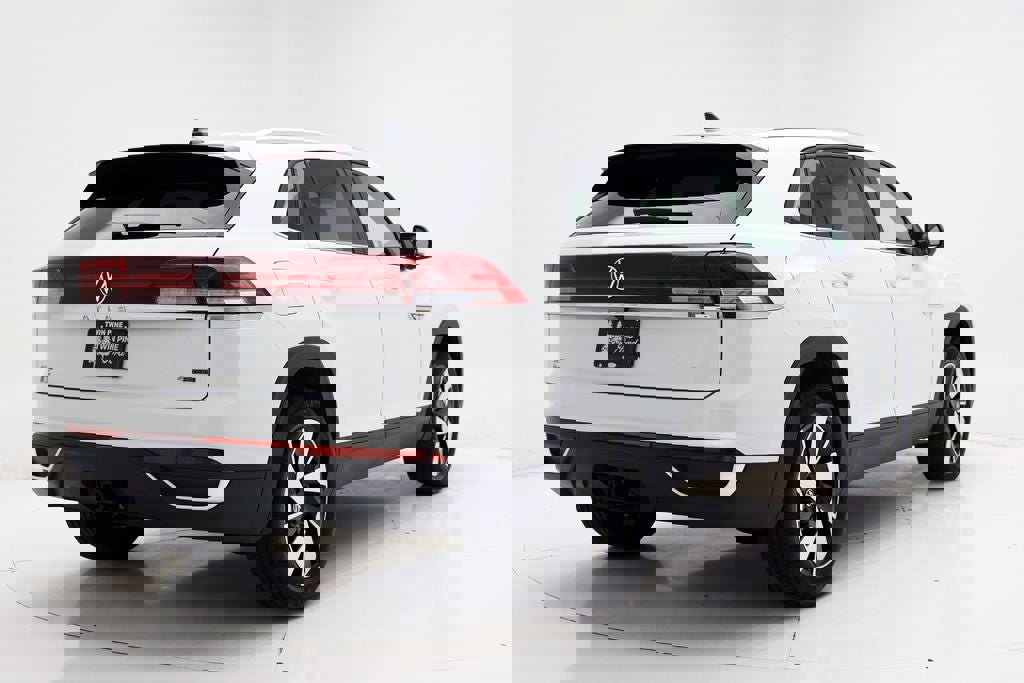 Used 2025 Volkswagen Atlas Cross Sport SE image 9