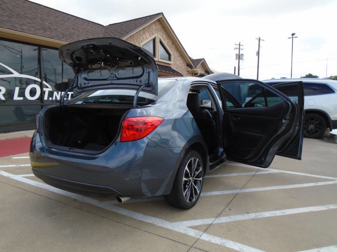 Used 2019 Toyota Corolla SE FWD image 22