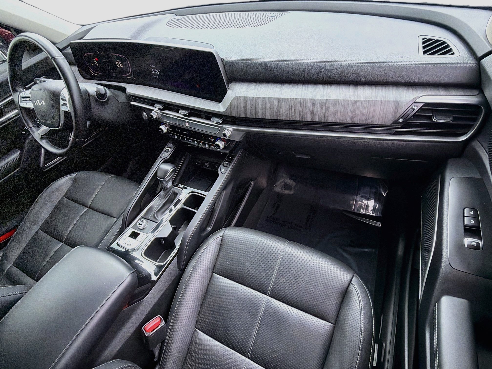 Used 2024 Kia Telluride EX w/ EX Captain's Chair Package FWD image 15