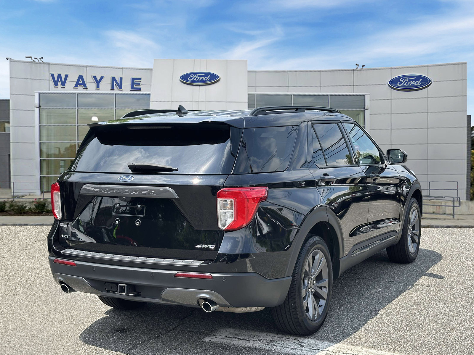 Certified 2023 Ford Explorer XLT w/ Equipment Group 202A AWD/4WD image 5