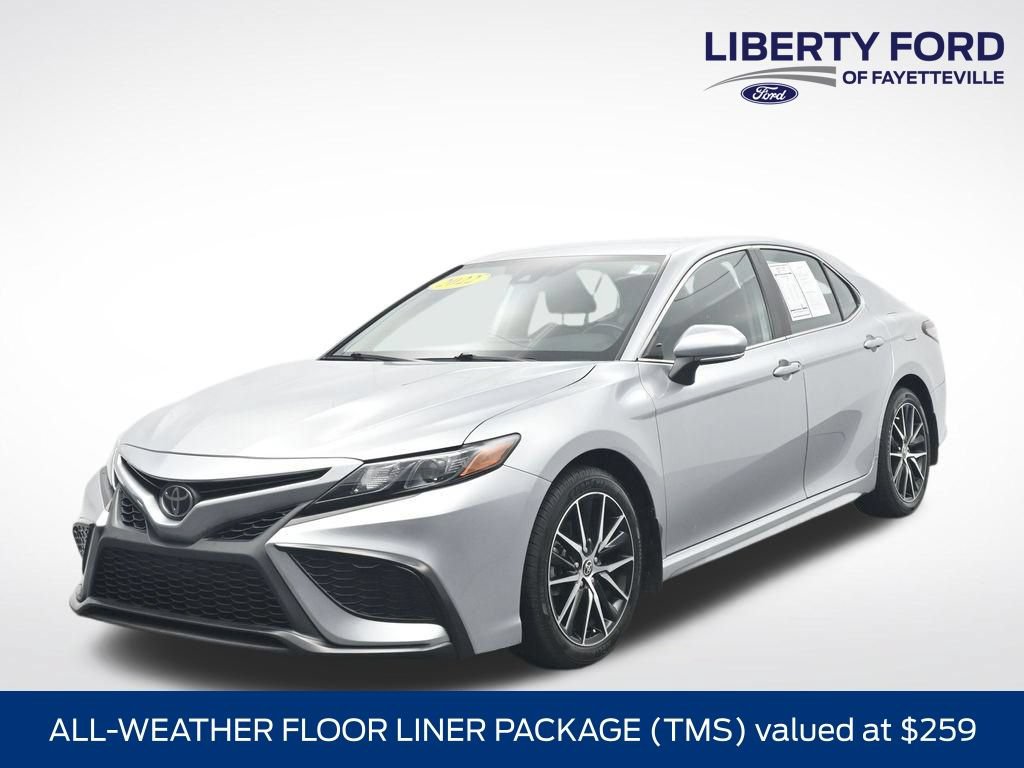Used 2022 Toyota Camry SE FWD image 1