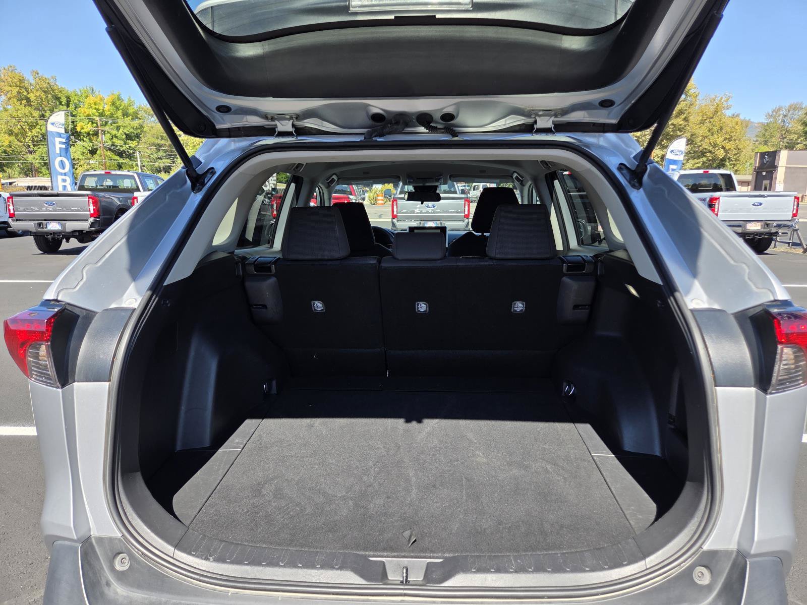 Used 2025 Toyota RAV4 LE AWD/4WD image 17