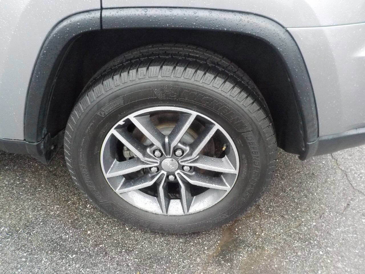 Used 2018 Jeep Grand Cherokee Limited image 24