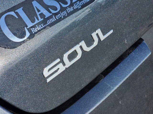 Used 2025 Kia Soul LX w/ LX Technology Package FWD image 12
