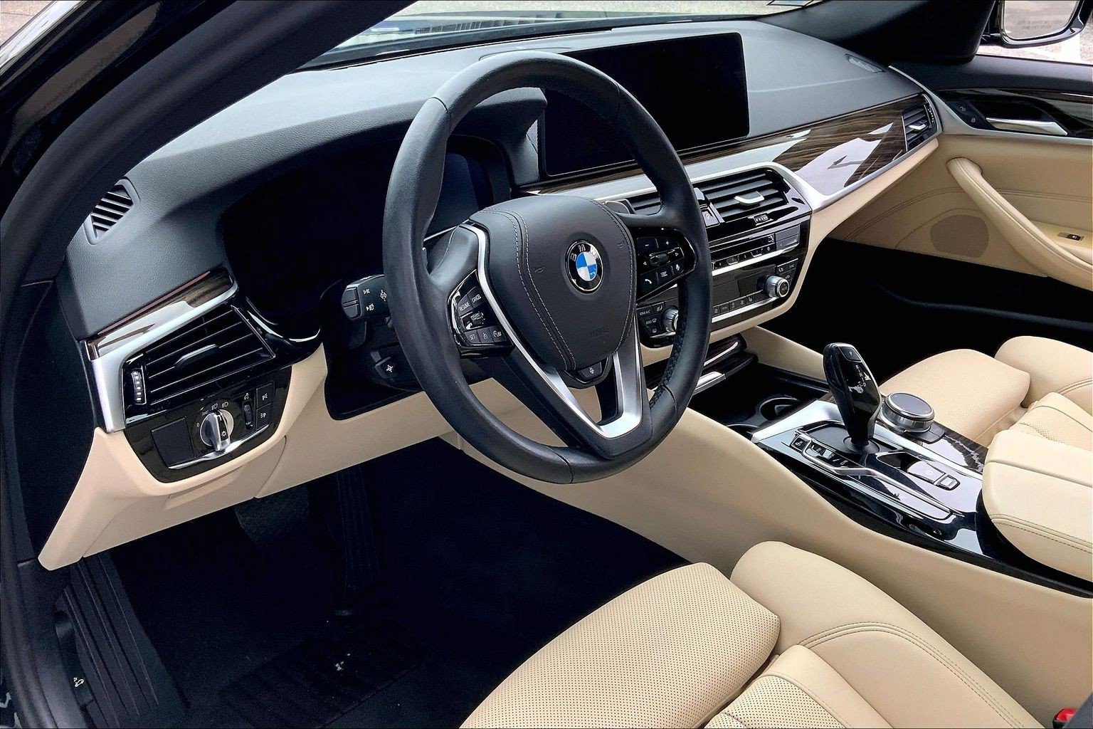 Used 2023 BMW 530i xDrive w/ Convenience Package AWD/4WD image 4
