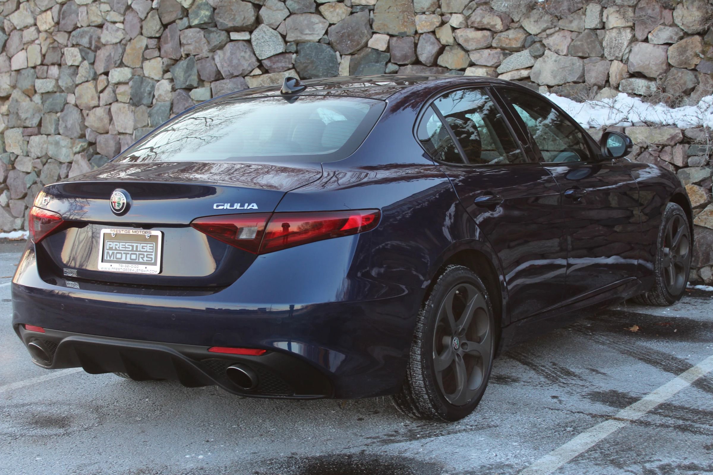 Used 2017 Alfa Romeo Giulia Sedan 4D image 9