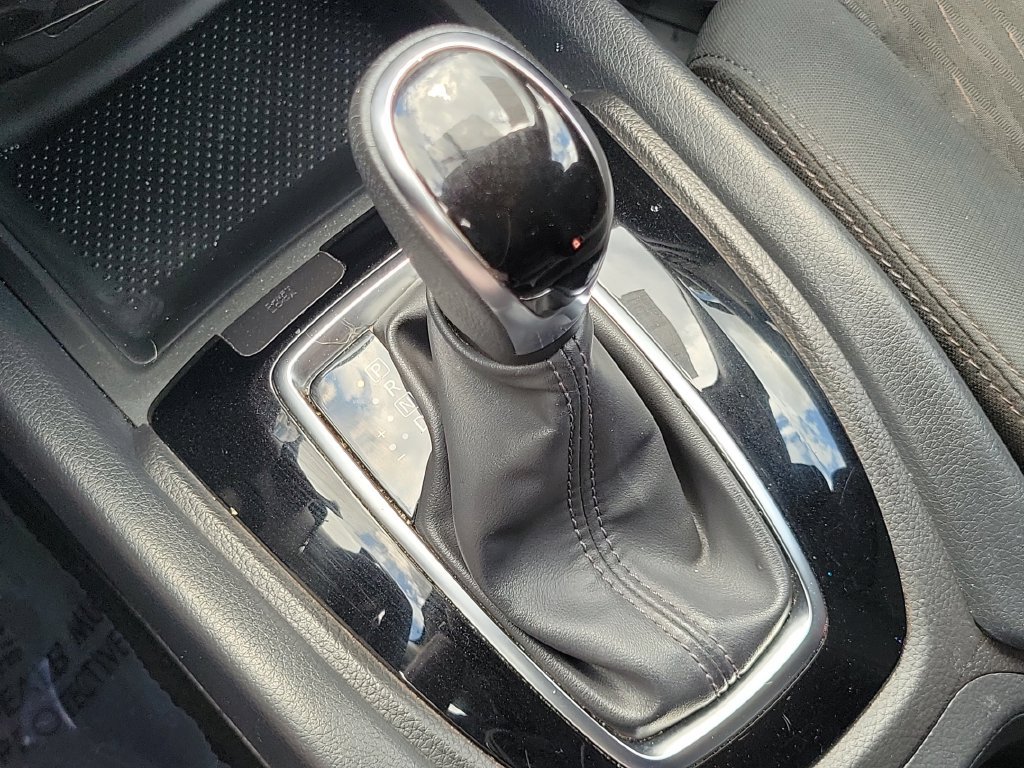 Used 2018 Nissan Rogue SV AWD/4WD image 34